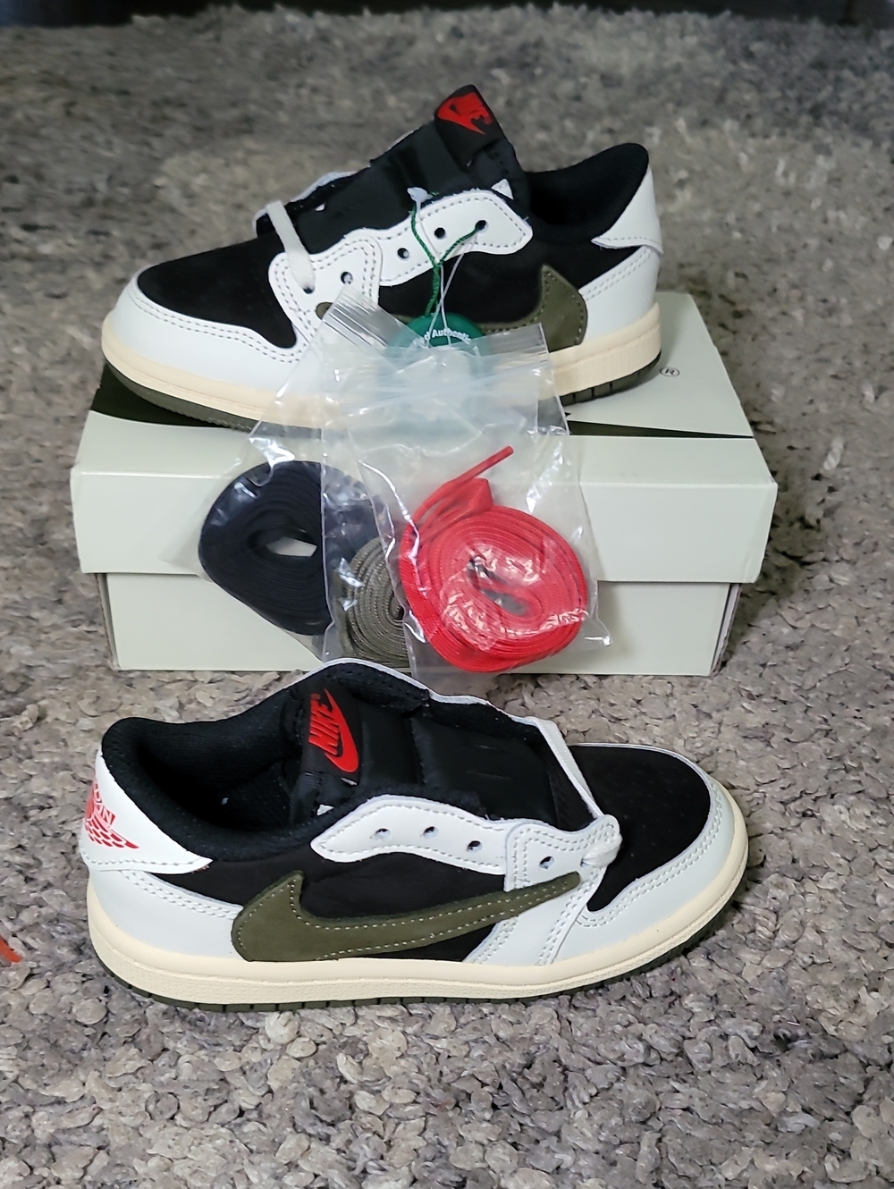 Nike Kids Low-Top Sneakers in Black, White, Olive with Red Accents